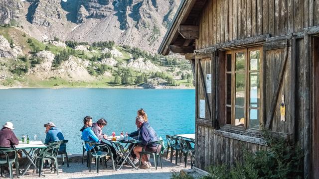 Refuge au lac d'Allos