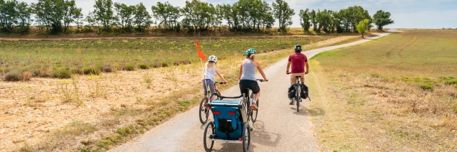 Vélo En Balade En Famille sur le Plateau De Valensole