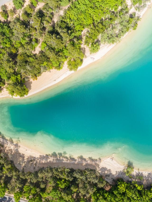 Il lago di Sainte-Croix e le sue acque color smeraldo - vista aerea