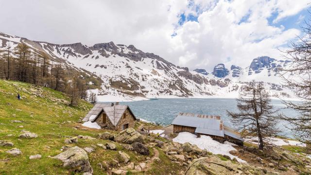 Refuge du lac d'Allos sous la neige
