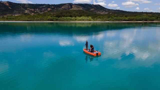 Peche Sur Le Lac De Sainte Croix En Embarcation