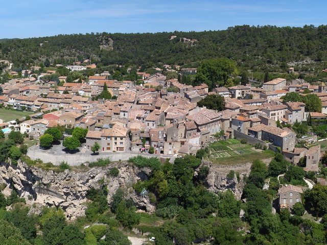 10 AOût  2011VARAGES 83670vues du villagelong  05°57'36 Elat  43°35'51 N132533 132534 132535